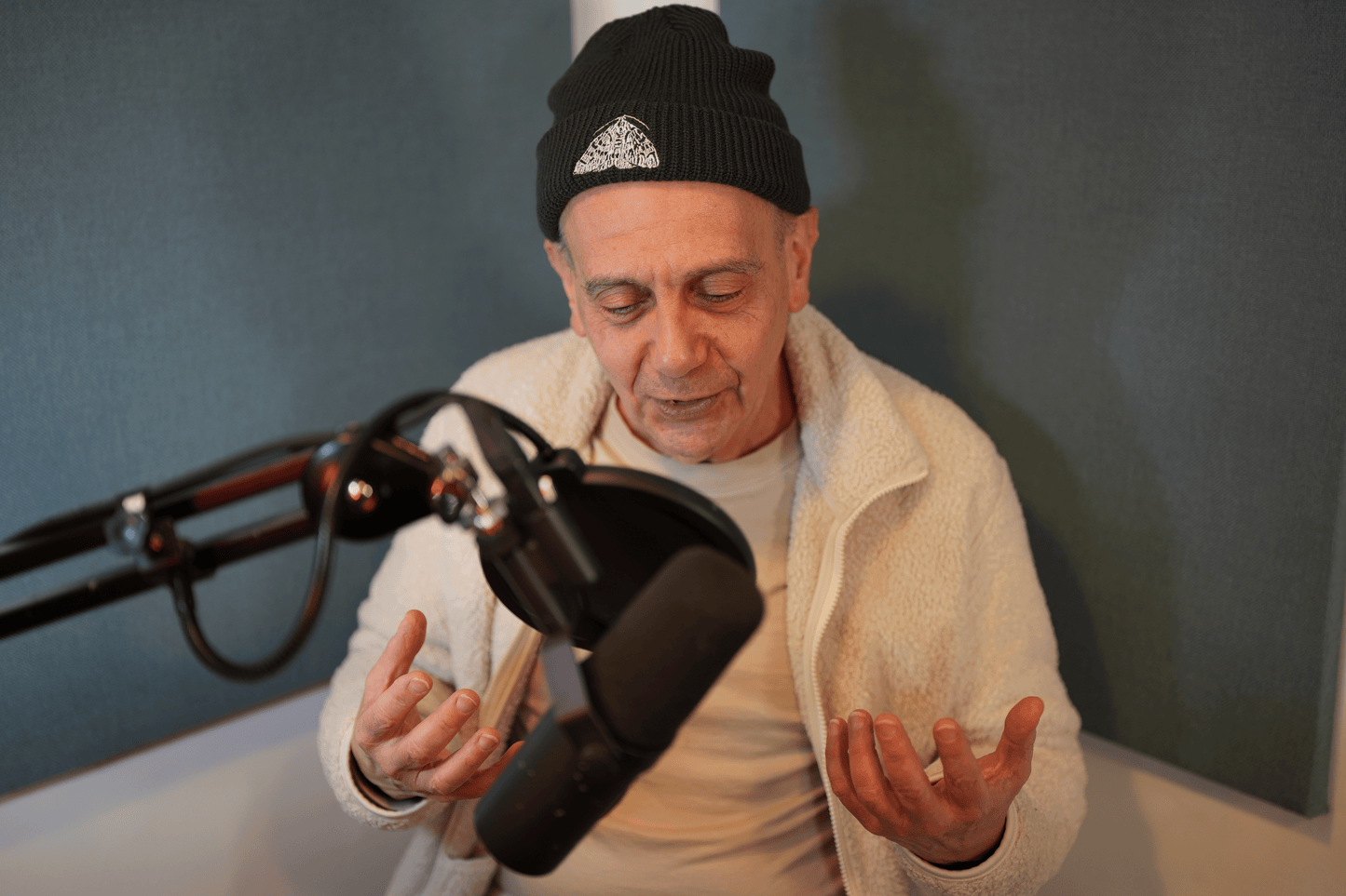 The Moth Cable Beanie - Dark Grey